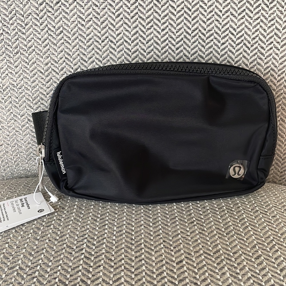 Lululemon Everywhere Belt Bag - Black - Picture 4 of 8